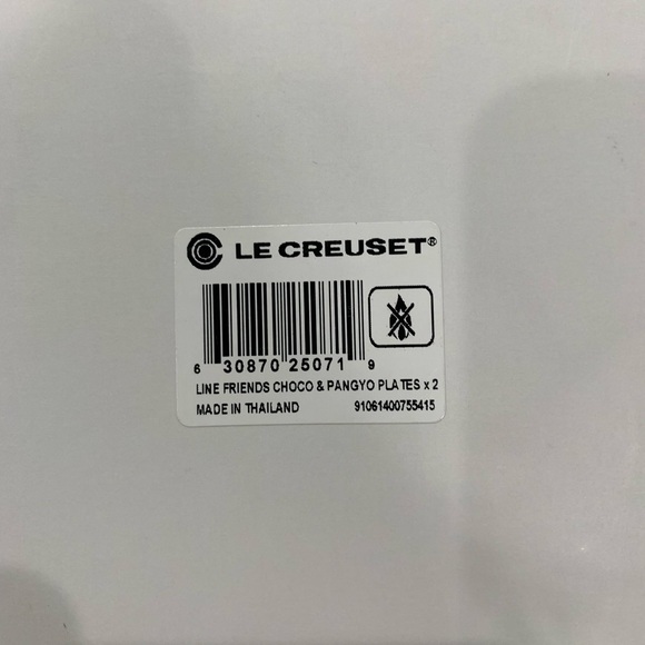 New Le Creuset x Line Friends Small Choco and Pangyo Plates Set of 2 - Picture 7 of 10